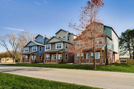 Fayetteville Townhome: 1731 W Deane St