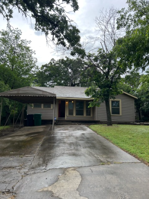 Denton House: 2006 W Hickory St