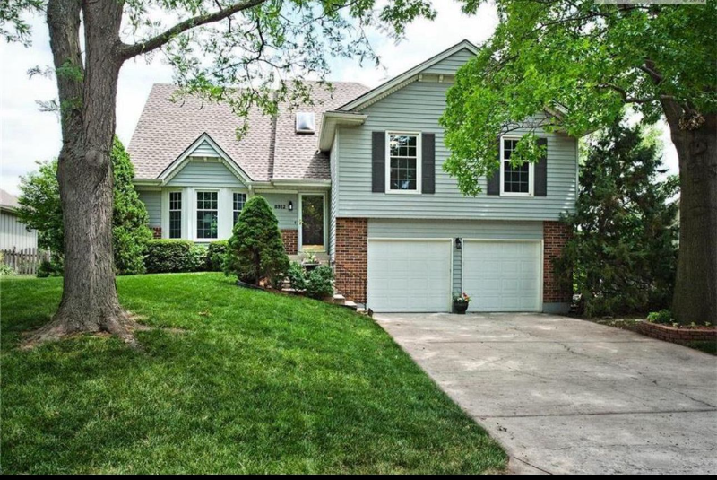 Overland Park House: 8912 W 117th ST