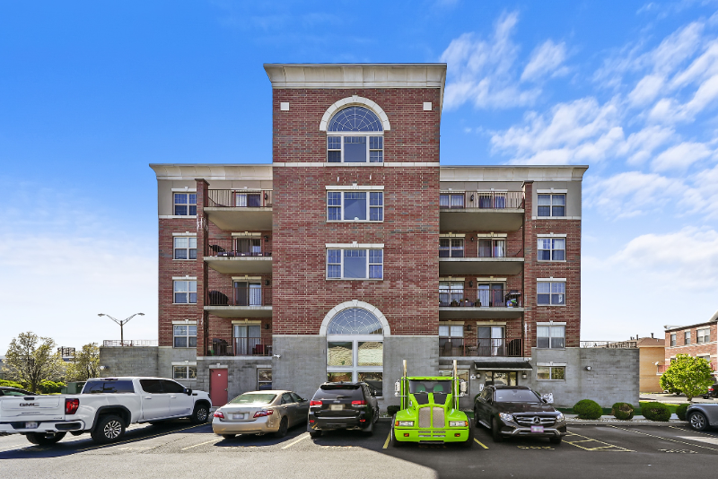 Chicago Apartment: 6636 W 65TH ST