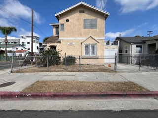 Los Angeles House: 1659 S Rimpau Blve