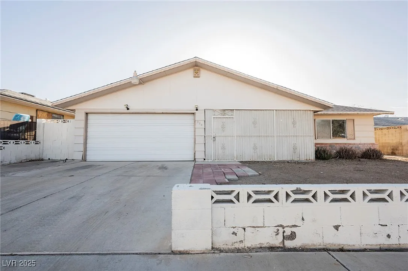 Las Vegas House: 220 Bruin Way