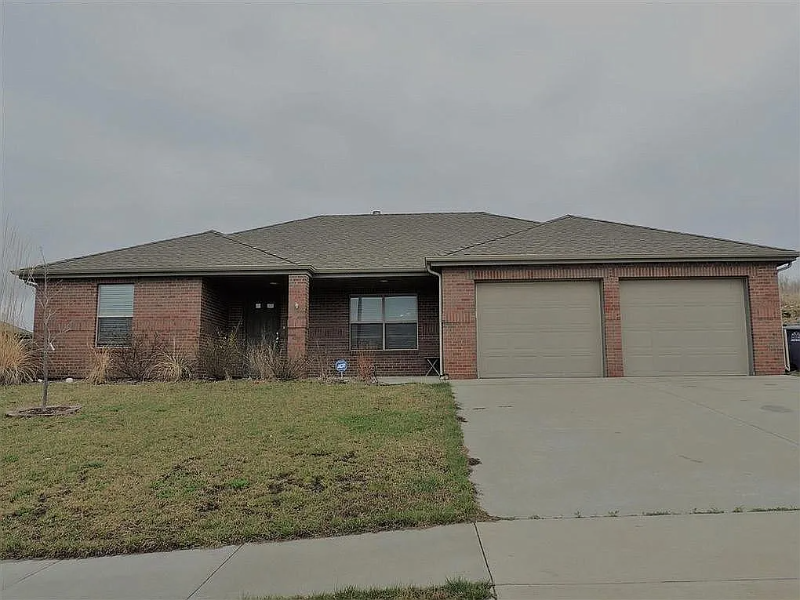 Mahnattan House: 5233 Stone Crest Dr