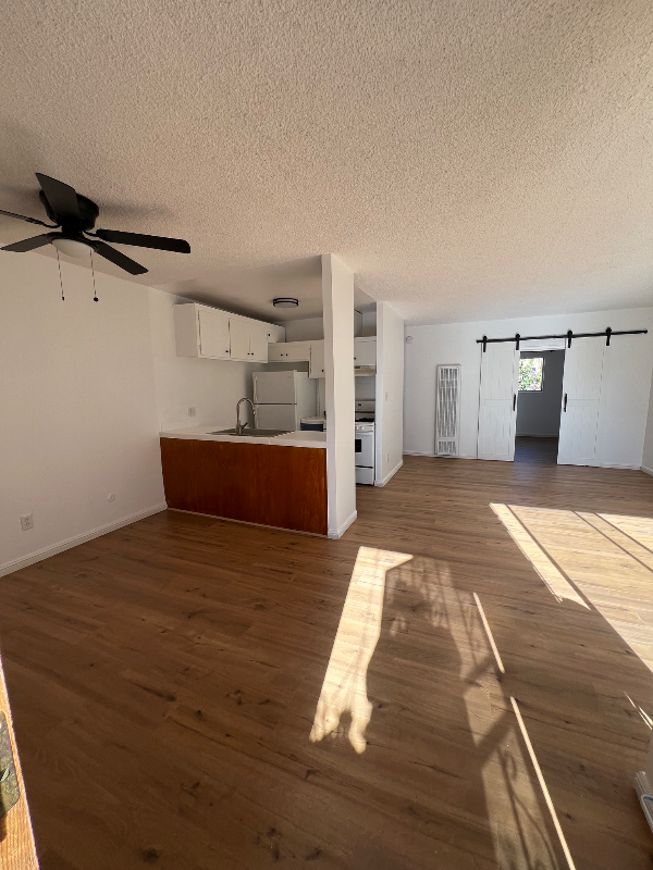 Los Angeles Apartment: 1542 hi point st-7