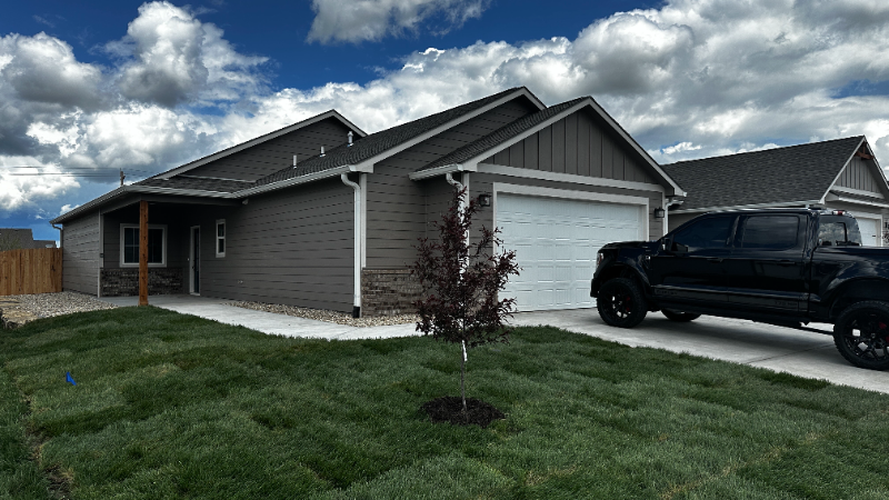 Manhattan House: 9901 Weeping Willow Dr