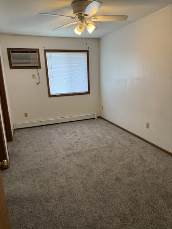 Marshalltown Apartment: 305 S 1st St