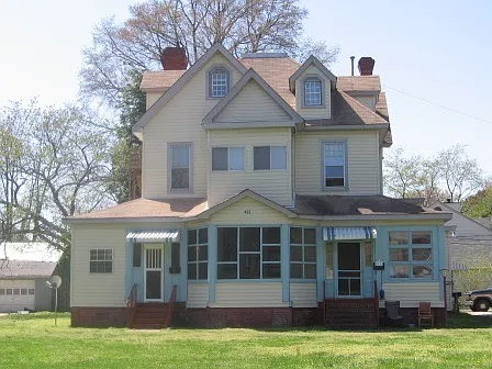 Hampton Apartment: 406 South Armistead Ave