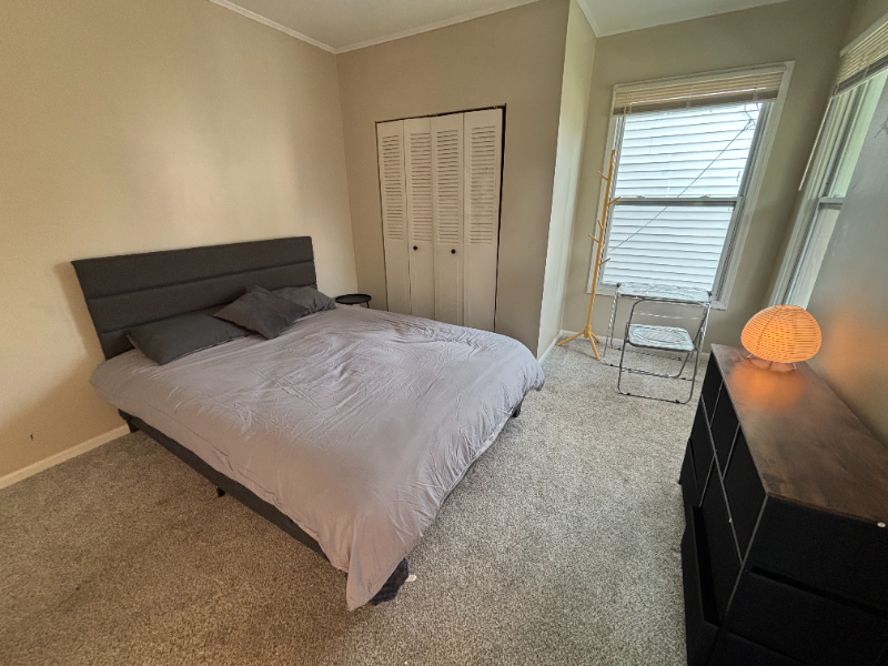 Grand Rapids House: 111 Sweet St NE