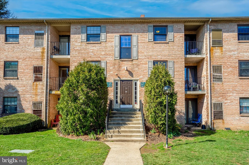 West Chester Condo: 2319 pond view drive
