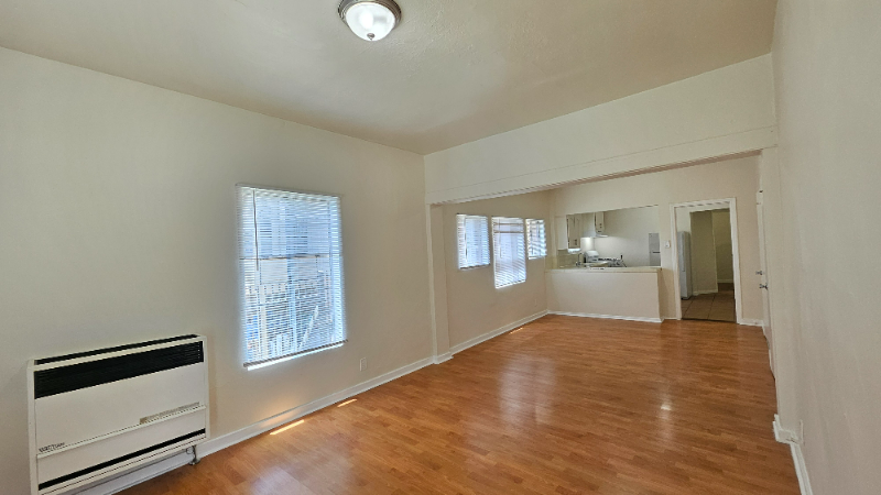 Los Angeles Apartment: 607 Belmont Ave
