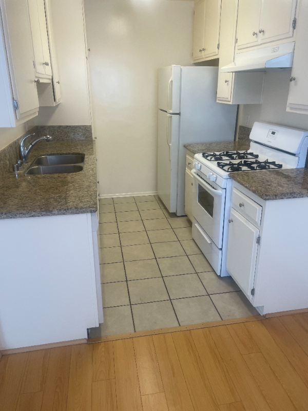 Los Angeles Apartment: 4072 Inglewood Blvd.