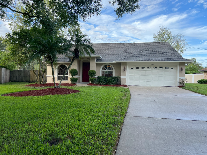 Lake Mary House: 345 silver pine drive