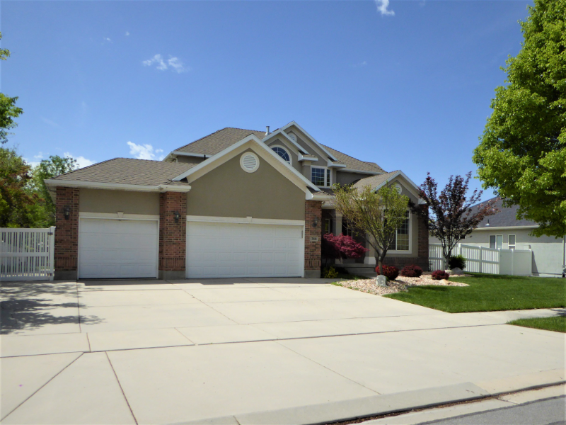 Draper House: 388 Draper Downs Drive