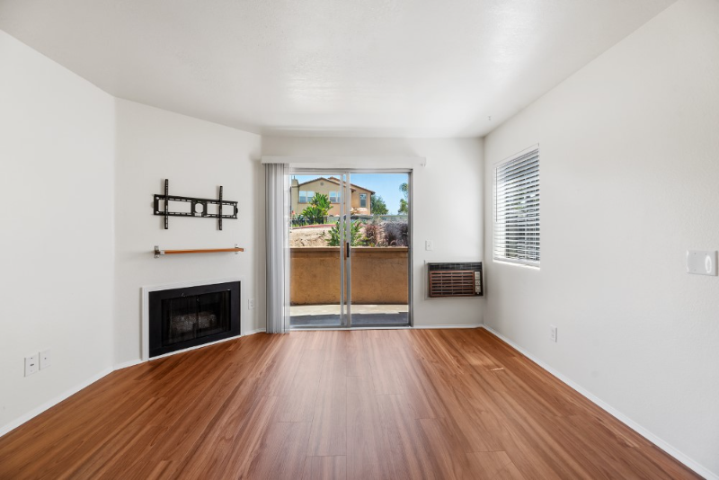 San Marcos Condo: 215 Woodland Parkway