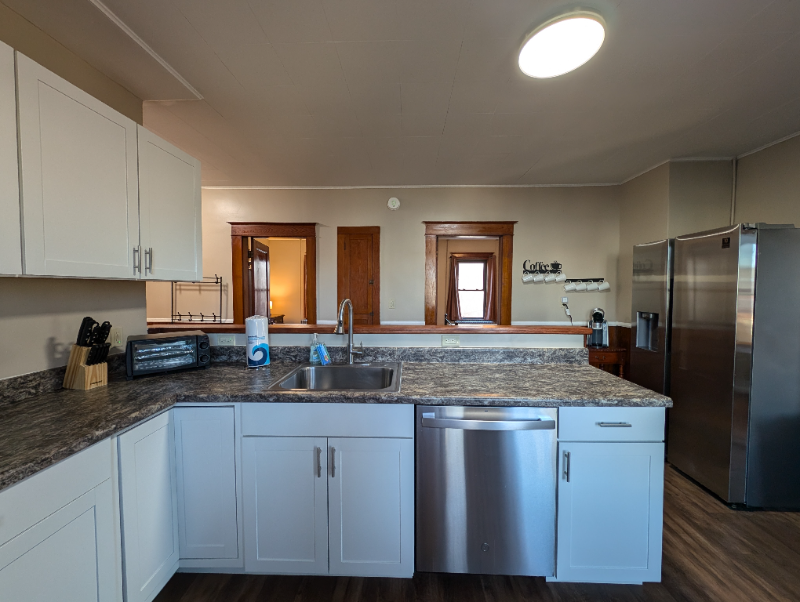 Berlin Apartment: 492 Burgess St, Apt 1