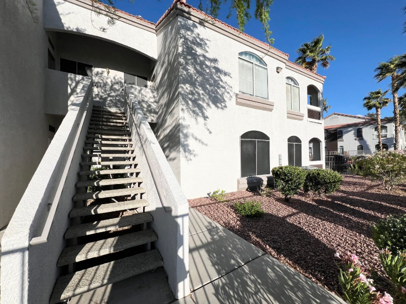 Henderson Condo: 700 Carneigie St