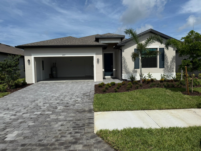 Port Charlotte House: 2017 Gardenia Ave