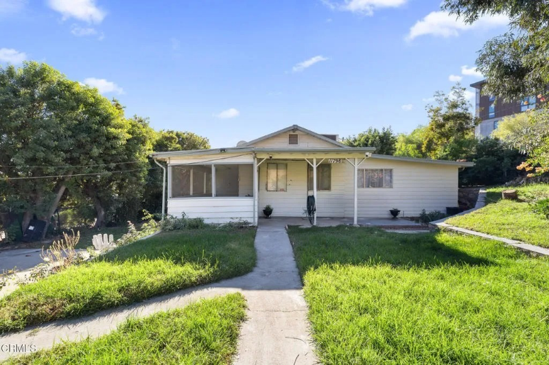 Lake View Terrace House: 11798 Kagel Canyon Street