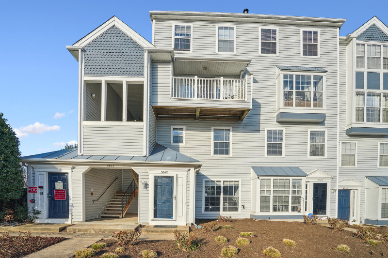 Woodbridge Condo: 3842 Clore Place