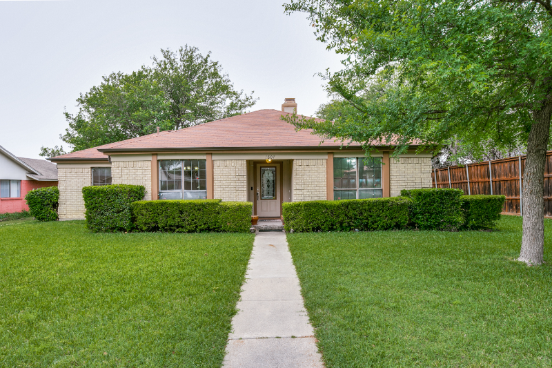 Richardson House: 1607 Heather Glen Court