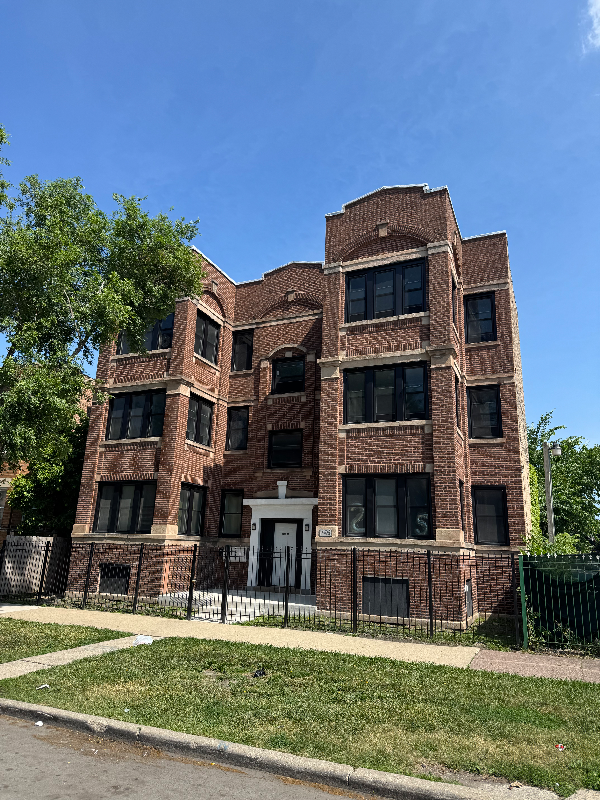 Chicago Apartment: 4706-08 West Washington Boulevard