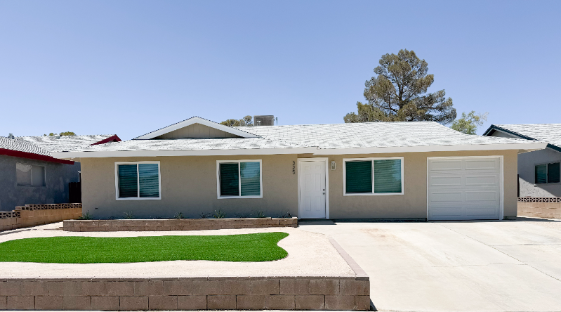 Ridgecrest House: 325 Dawn Ct