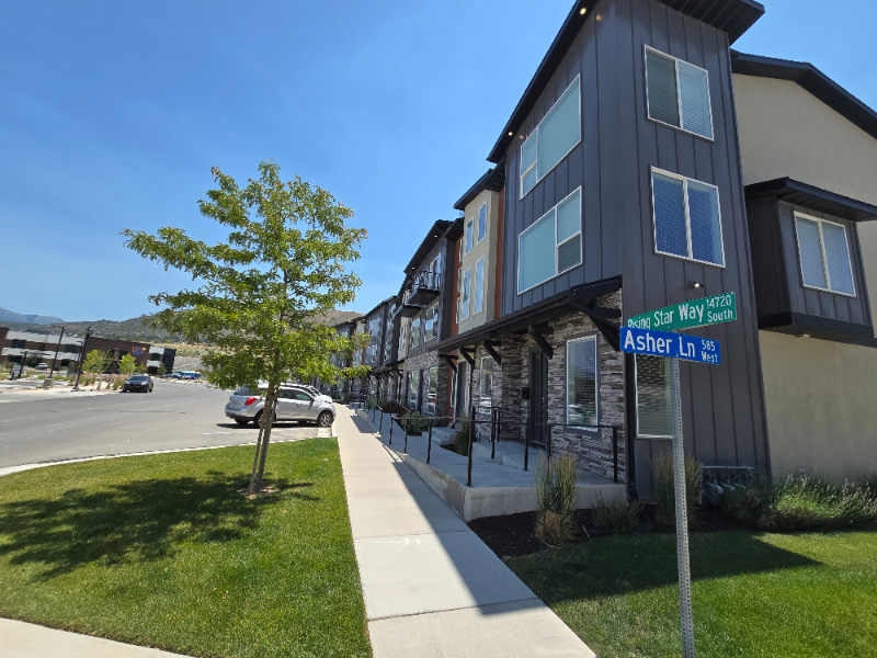 Bluffdale Townhome: 584 Lewski