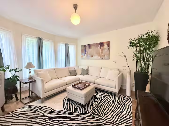 Seattle House: 811 Martin Luther King Junior Way