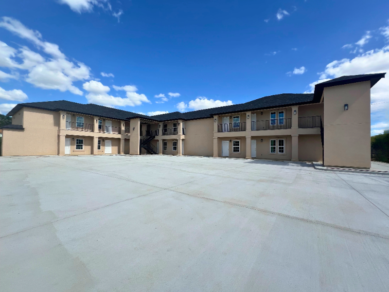 Laredo Apartment: 1201 E Gustavus