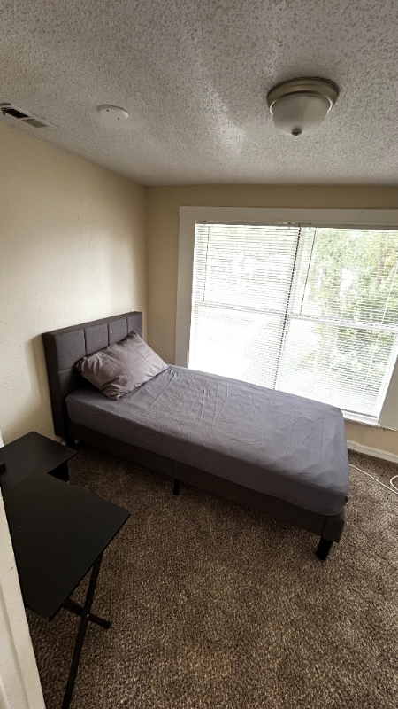 Tampa Single Room: 1104 E Genesee St