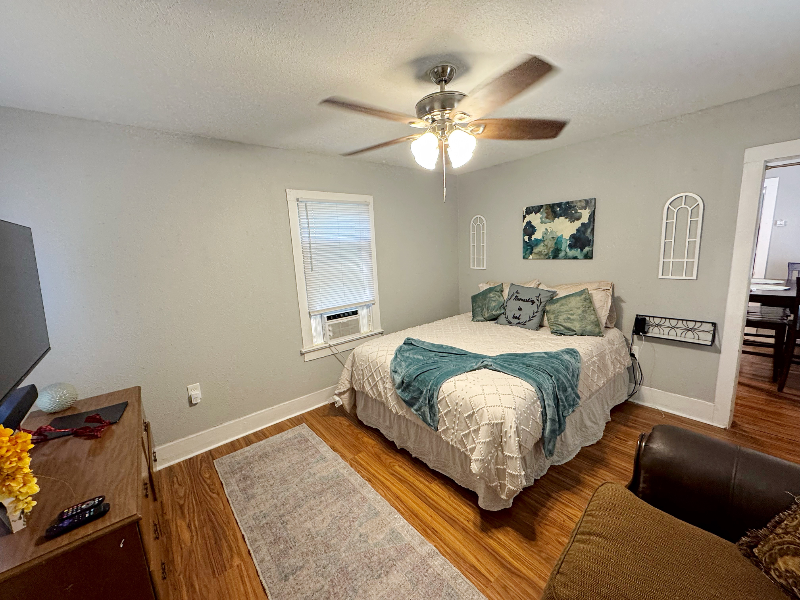 San Antonio House: 2015 Beaver Ln