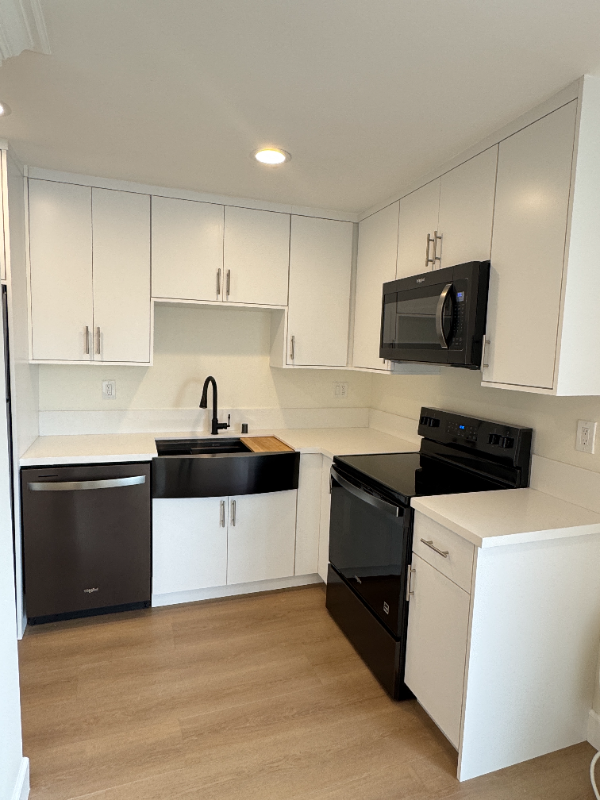 Los Angeles Apartment: 2414 S Barrington Ave