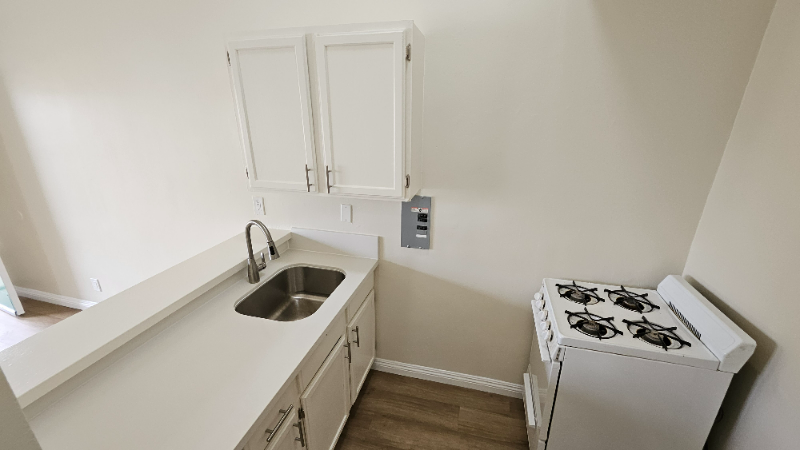 Lawndale Apartment: 14926 Hawthorne Blvd
