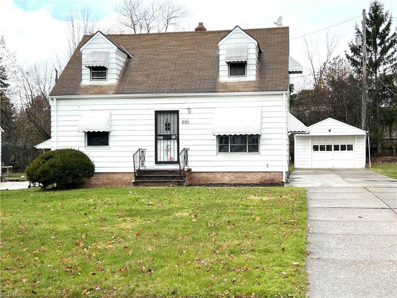 Bedford House: 295 Grand Blvd