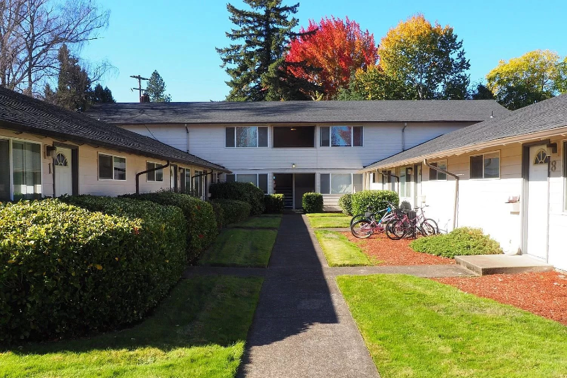 Corvallis Apartment: 810 NW 23rd St