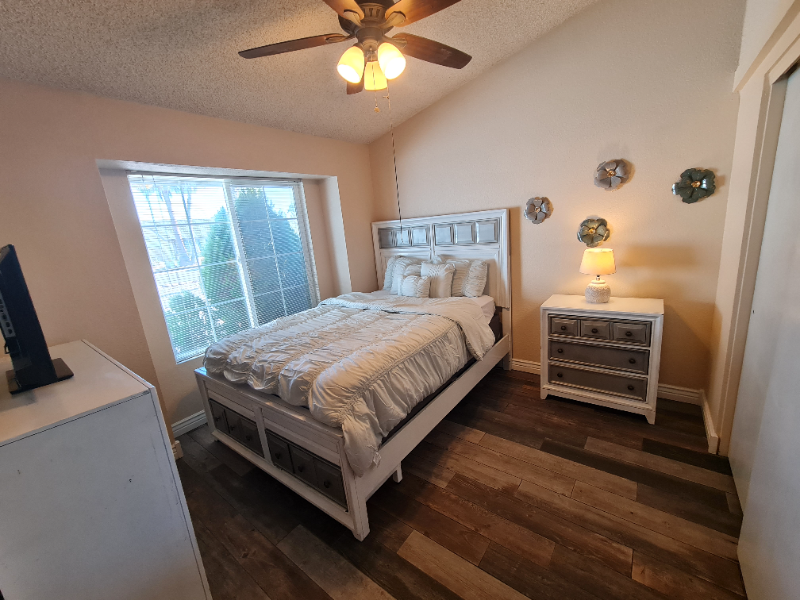 Peoria House: 7944 W Charter Oak Rd