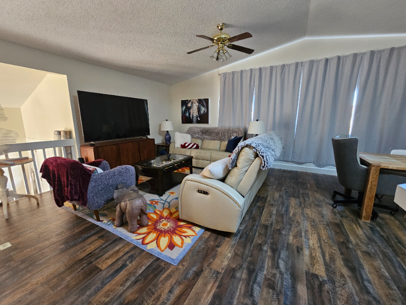 COLORADO SPRINGS House: 8060 WOODY CREEK DR