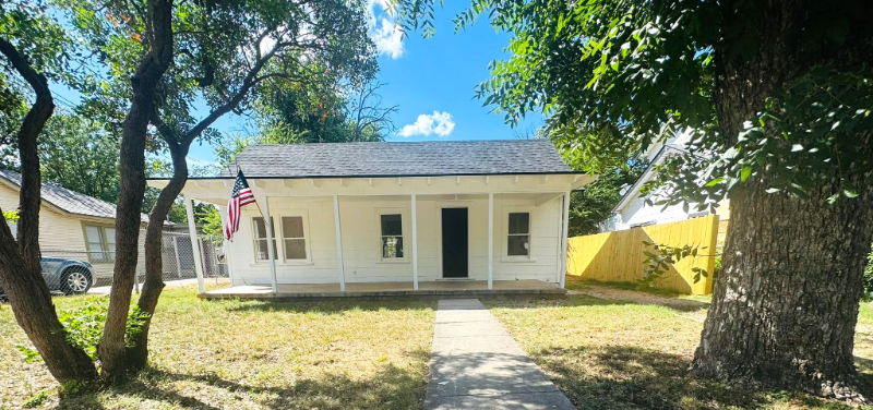 San Angelo House: 1824 Coleman St