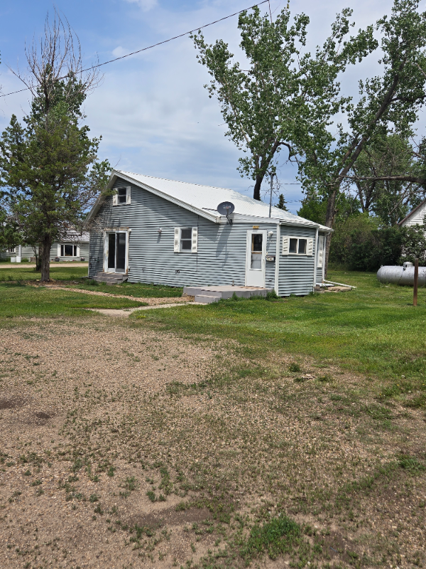 Froid House: 402 1st Street North