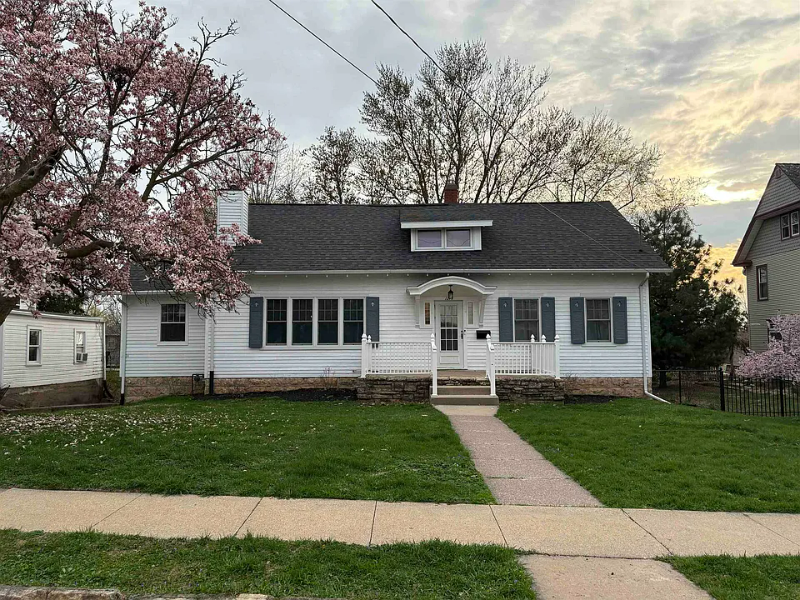 Dubuque Single Room: 1215 Mount Pleasant St