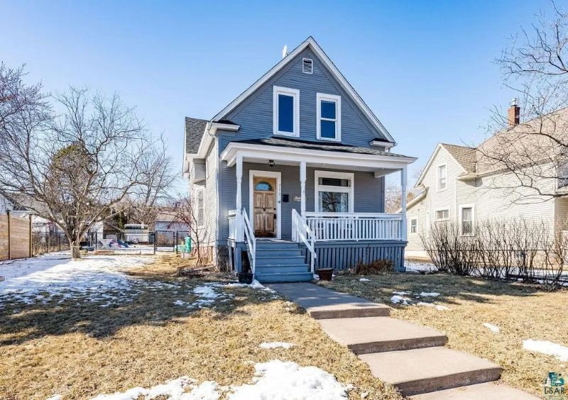 Duluth House: 711 E 8th St