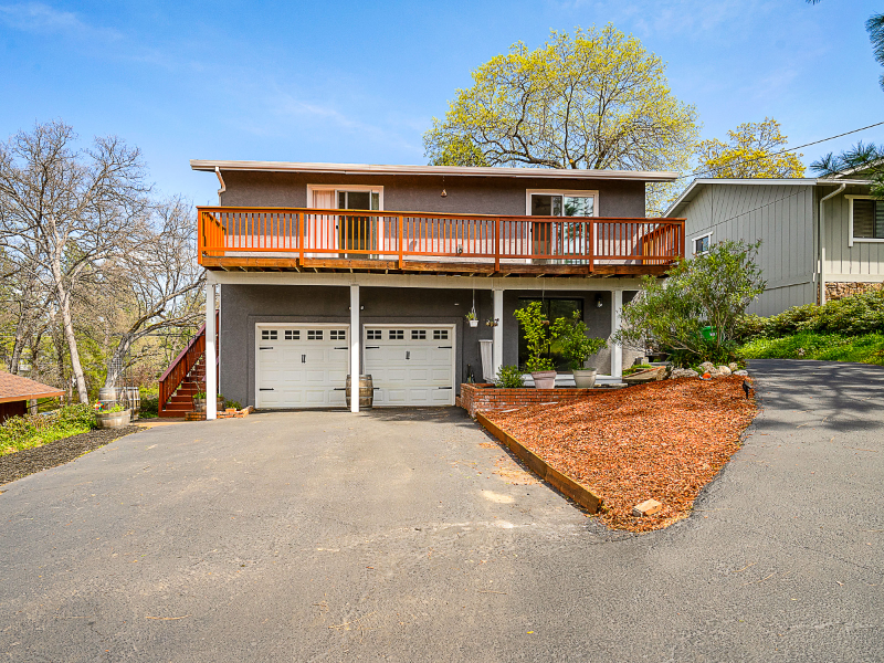 Auburn House: 23889 oakmont way