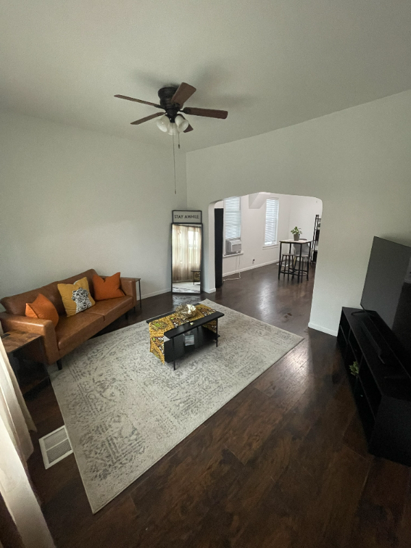 Chicago Apartment: 1931 S Peoria St