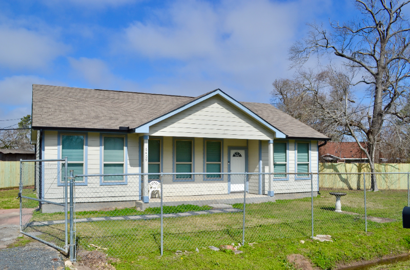 Houston House: 6409 Carver Road