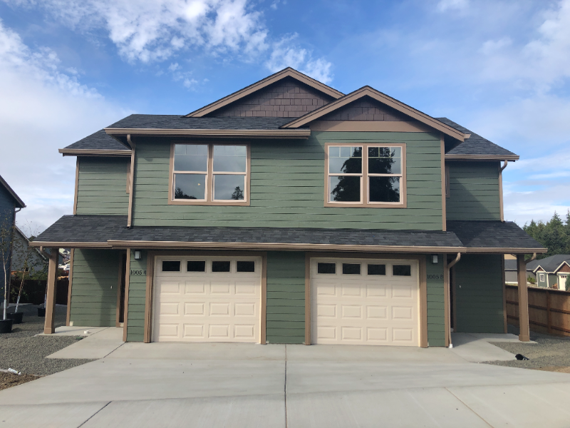 Warrenton Multiplex: 1005 SW Juniper Gardens Lane