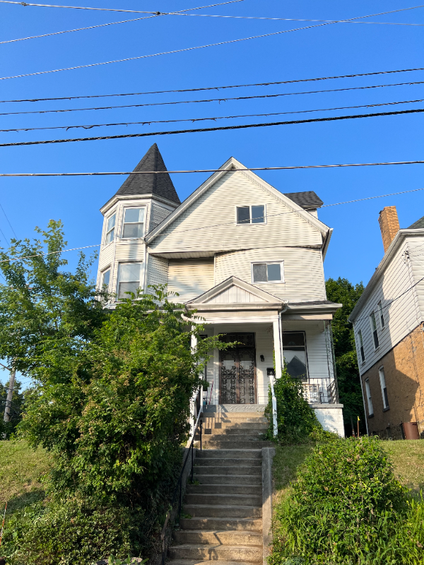 Pittsburgh Single Room: 627 College St