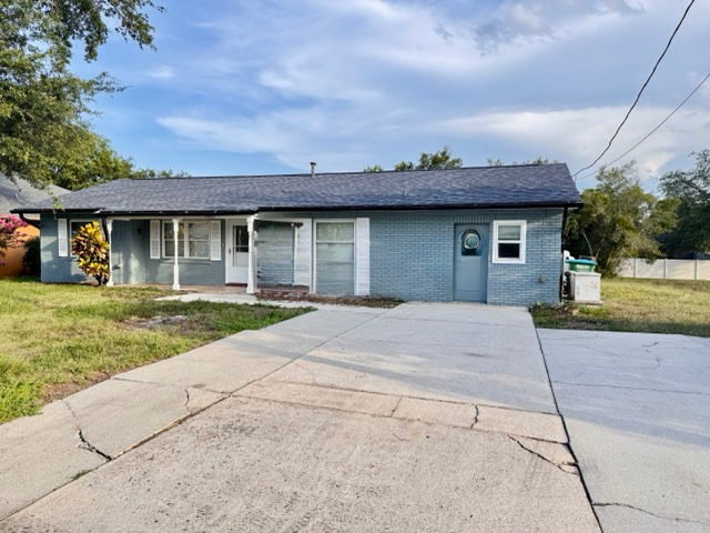 Deltona House: 1911 S Palomar Dr