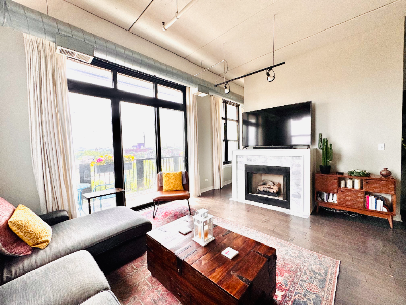 Chicago Condo: 811 W 15th Pl Unit 815