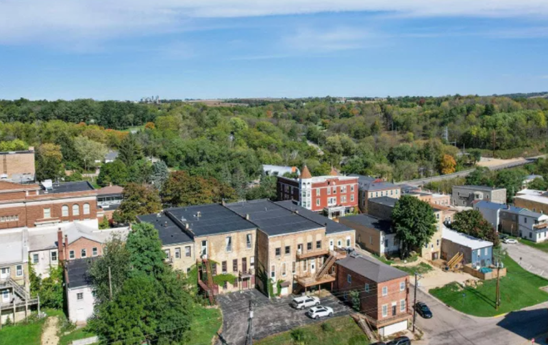 Mineral Point Apartment: 104 High St