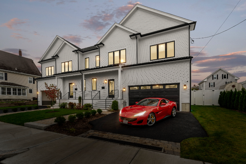 Waltham Townhome: 21 Bolton St